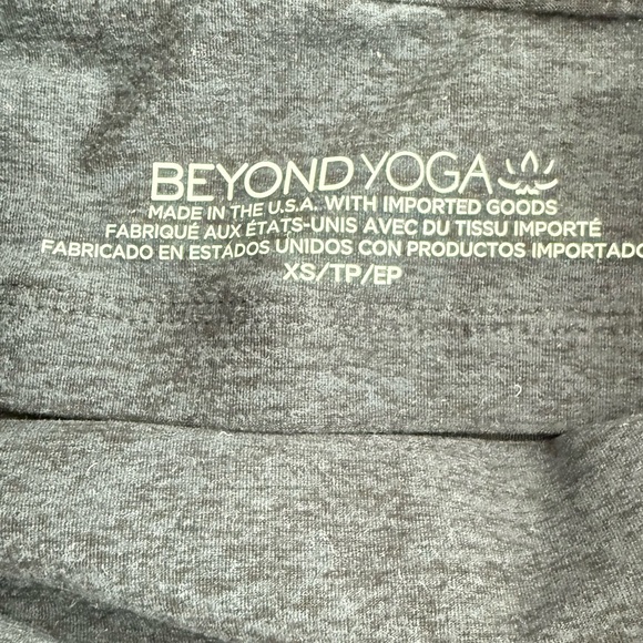 NWT! Beyond Yoga velvet converge cropped tank black size XS - Picture 7 of 7